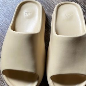 Fake yeezy slides